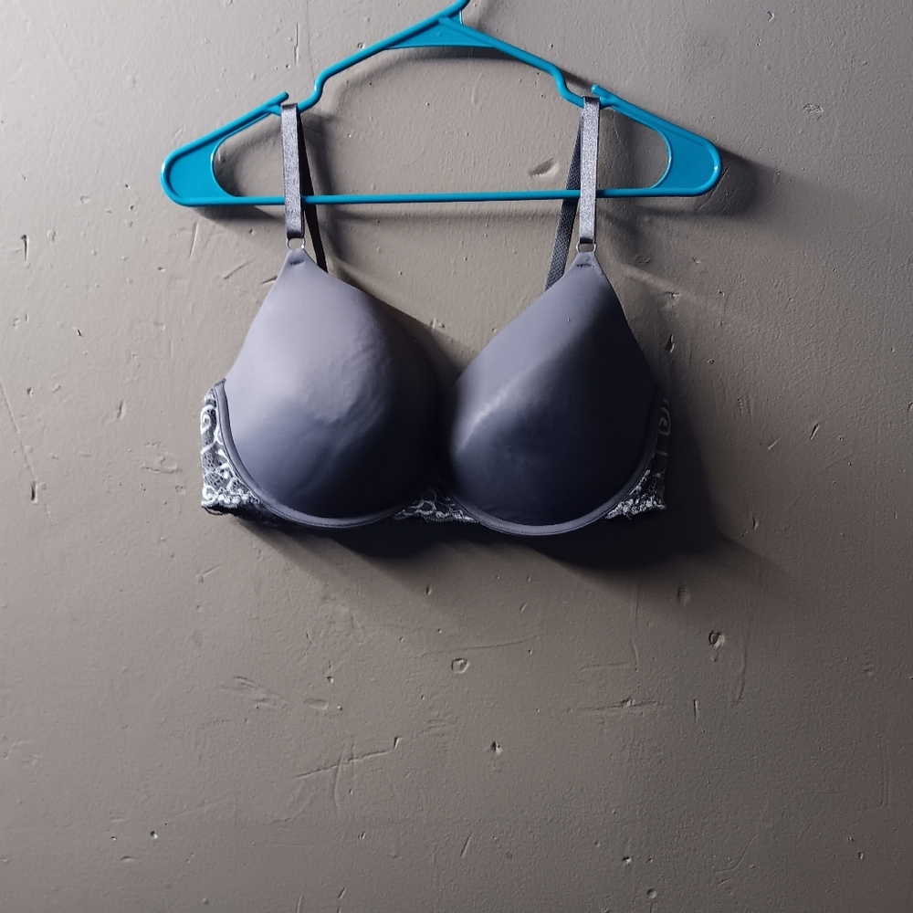 Sz 40 D bra. Worn only a couple times
